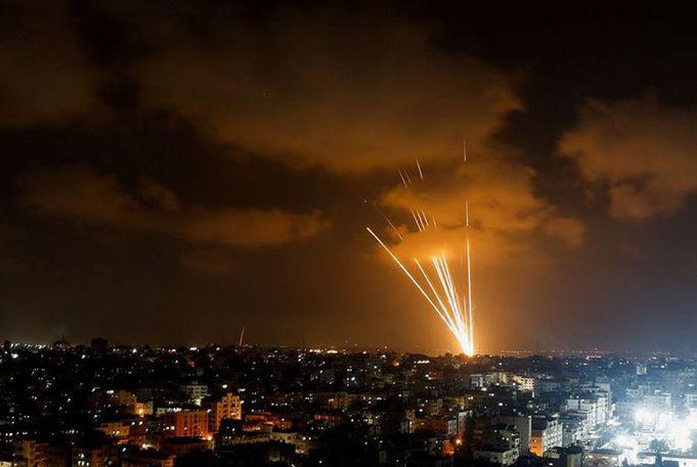 Israel không kích, rốc-két đáp trả lại phóng từ Gaza - Ảnh 1.