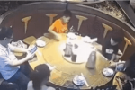 Dẫn con đi ăn ở nhà hàng có bàn xoay, người cha cắm đầu vào điện thoại mặc 2 đứa trẻ nghịch ngợm dẫn đến thảm kịch nhưng lại kiện nhà hàng