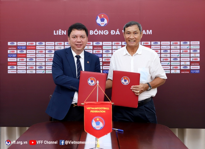 HLV Mai Đức Chung sẽ dẫn dắt đội tuyển nữ Việt Nam đến hết năm 2023.
