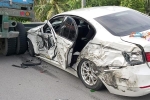 Xế hộp BMW biến dạng sau tai nạn trên cao tốc, 2 người thoát chết