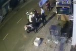 CLIP: Bốn người vây đánh một người ở TP.HCM, nghi cướp xe