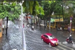 TP.HCM mưa lớn, nhiều tuyến đường ngập