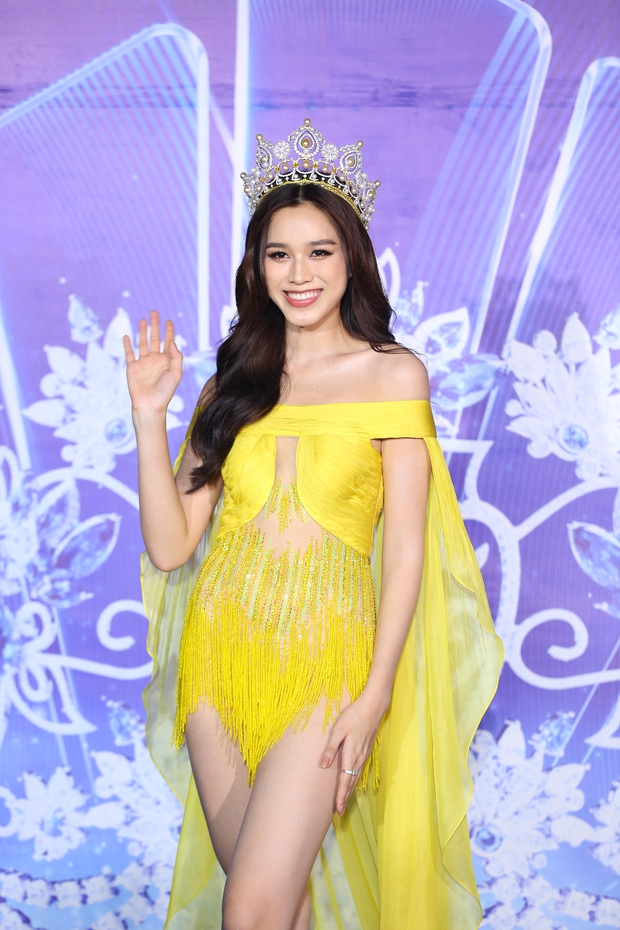 Thảm đỏ Chung kết Hoa hậu Thế giới Việt Nam 2022: Thùy Tiên khoe nhan sắc đẹp nổi bật bên cạnh dàn Hoa hậu, Á hậu - Ảnh 5.