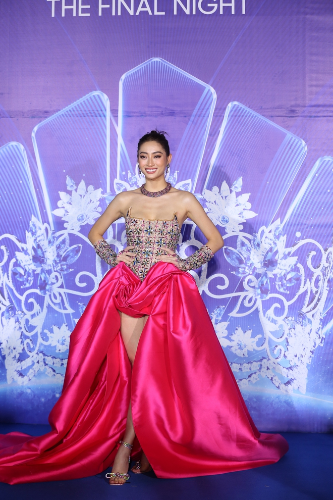 Thảm đỏ Chung kết Hoa hậu Thế giới Việt Nam 2022: Thùy Tiên khoe nhan sắc đẹp nổi bật bên cạnh dàn Hoa hậu, Á hậu - Ảnh 8.
