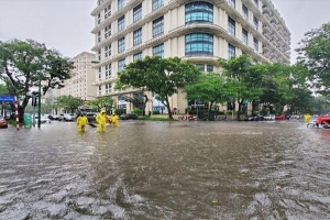 Mưa lớn kéo dài do ảnh hưởng của bão số 2, Hà Nội ngập úng diện rộng