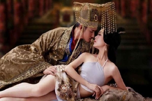 Vì sao hoàng đế thời xưa 'ân ái' với nhiều mỹ nhân nhưng hiếm khi mắc bệnh tình dục?