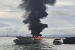 Tàu chở dầu bốc cháy dữ dội trên biển Móng Cái