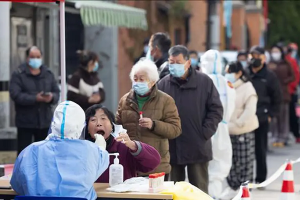 Thành phố đông dân nhất Trung Quốc tiếp tục yêu cầu xét nghiệm COVID-19 hằng tuần
