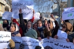 Tuyên bố từ người phụ nữ hét vào mặt quan chức Taliban