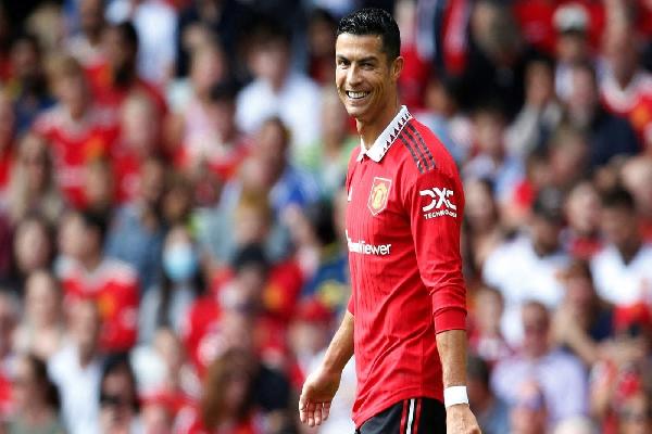 Sky Sports: MU cân nhắc hủy hợp đồng với Ronaldo