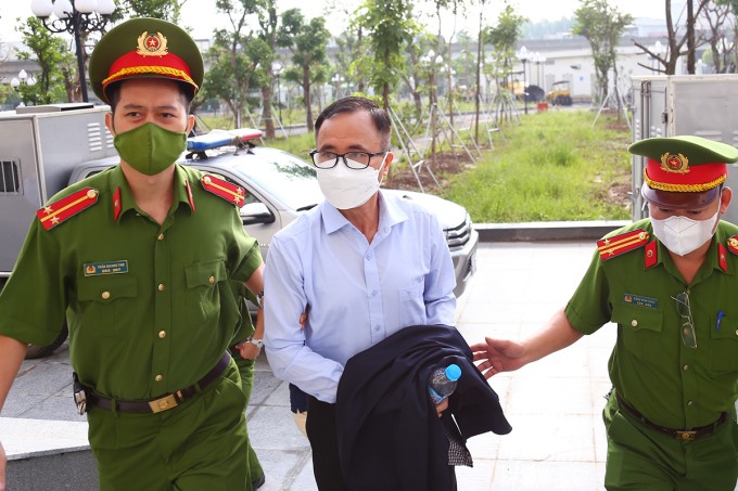 Cấp phó cũ của cựu Bí thư Trần Văn Nam xin xét xử vắng mặt vì mổ sọ não