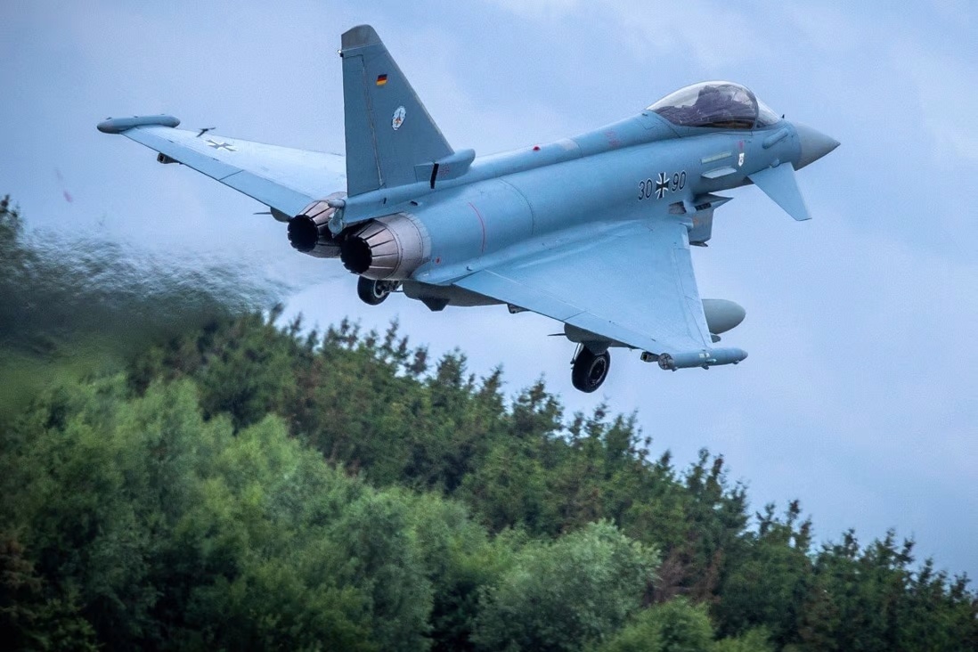 Máy bay chiến đấu Eurofighter Typhon của Đức cất cánh từ Laage, Mecklenburg-Western Pomerania, hồi tháng 7. Ảnh: dpa.