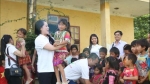 Tặng gần 300 phần quà đến học sinh khó khăn ở Sơn La