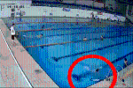 Sốc: Bé trai đuối nước ở bể bơi trong nhà, ngay trước mặt nhiều người