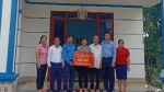 Hà Giang: Trao hỗ trợ Mái ấm Công đoàn cho đoàn viên hoàn cảnh khó khăn