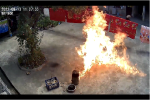 Video: Kỳ lạ bếp lò phun lửa như 'ma trơi' khiến hai vợ chồng hoảng hốt
