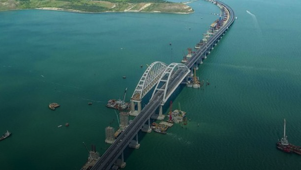 Cây cầu dài nhất châu Âu trên eo biển Kerch. Ảnh: Unian.info