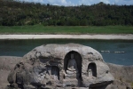 Hòn đảo chìm có 3 tượng Phật cổ hiện ra trên sông Dương Tử