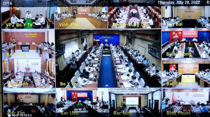 Các điểm cầu dự hội nghị trực tuyến sáng 21/8. Ảnh: Trần Minh.