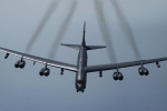 Hai máy bay ném bom B-52 của Mỹ bay qua bầu trời Balkan