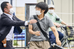Hàng nghìn người Nhật đồng cảm với nghi phạm ám sát ông Abe