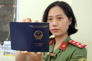 Bộ Công an vẫn cấp hộ chiếu trong khi chờ sửa thông tin nơi sinh