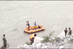 Clip: Lực lượng cứu hộ Pakistan trở nên 'mong manh' giữa dòng nước lũ tìm người mất tích