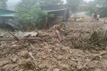Nhiều nhà dân đổ sập sau trận mưa lũ ở Nghệ An
