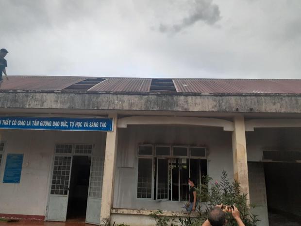 Trường học ở Kon Tum bị sét đánh bốc cháy trước khai giảng - Ảnh 2.