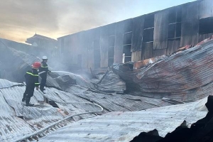 Hà Nội: 3 người thiệt mạng trong vụ cháy cơ sở chăn ga gối đệm