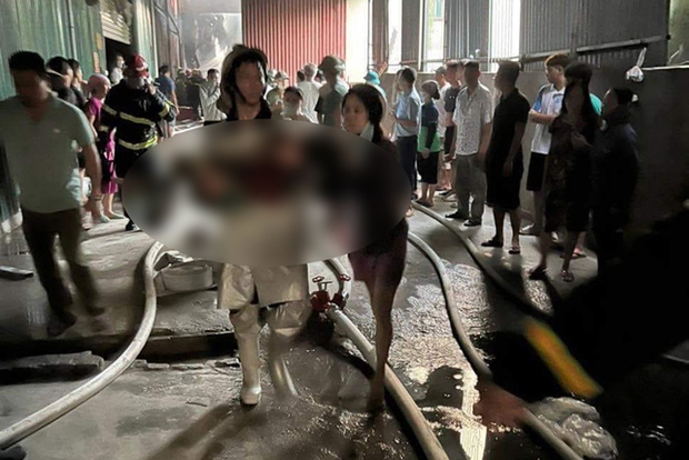 Vụ 3 mẹ con tử vong sau vụ cháy xưởng chăn ga gối đệm ở Hà Nội: Một chiến sĩ công an phải nhập viện cấp cứu - Ảnh 2.