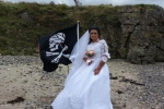 Cô gái tuyên bố ly dị sau 4 năm kết hôn với hồn ma cướp biển 300 tuổi