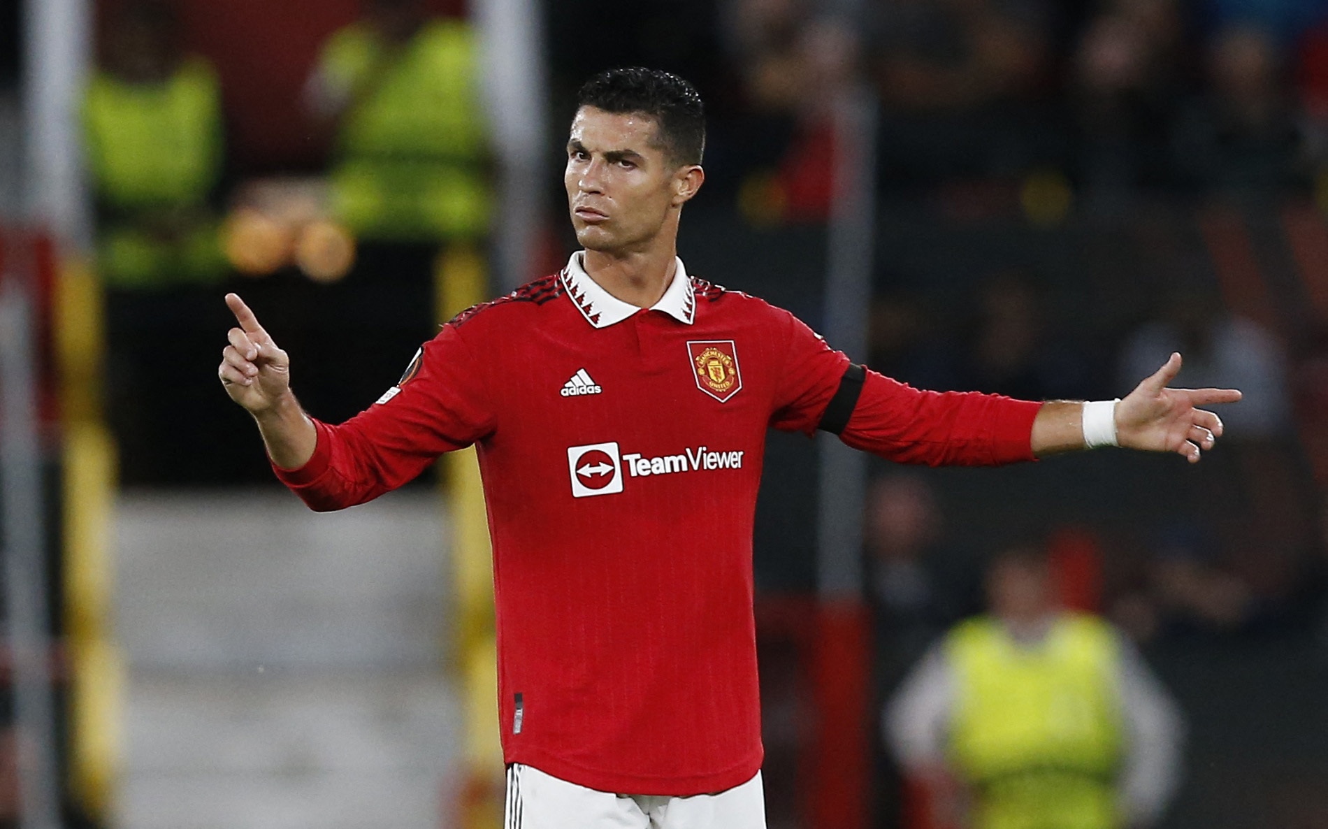 Ronaldo không nằm trong nhóm cầu thủ được MU gia hạn hợp đồng