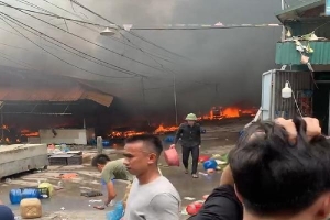 Hưng Yên: Cháy lớn tại chợ Ngọc Lịch
