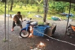 Mắc sai lầm khi cứu hỏa, người đàn ông suýt 'hóa vàng' chiếc xe máy của mình