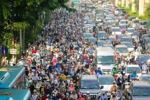 Vã mồ hôi qua đường Nguyễn Trãi sau 1 tháng thí điểm tách làn ôtô, xe máy