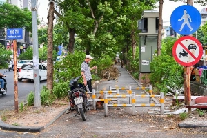 Cảnh nhếch nhác trên những tuyến đường dành cho người đi bộ ở Hà Nội