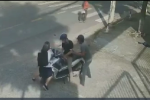 Nhóm cướp táo tợn vật ngã nữ sinh, giật điện thoại ngay cổng trường ở TP.HCM
