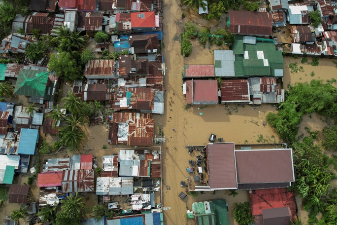 Siêu bão Noru quét qua Philippines, 5 người thiệt mạng