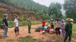 Đà Nẵng: Hỗ trợ đồng bào dân tộc Hrê ra khỏi rừng tránh trú bão số 4