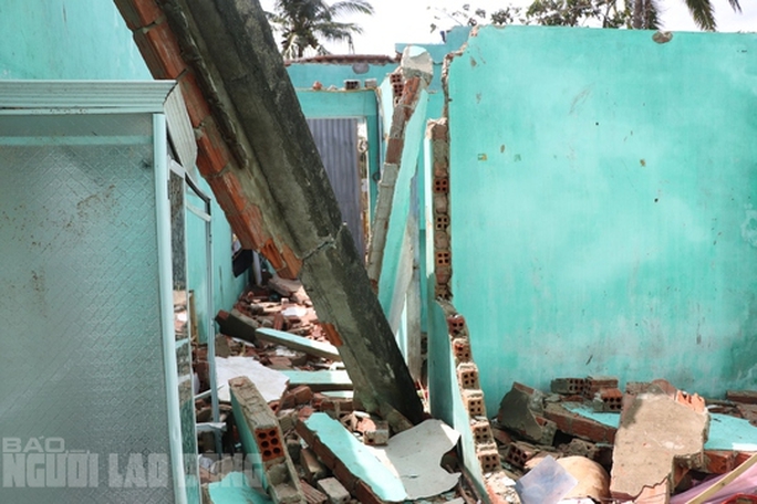 Xót xa gia cảnh người phụ nữ ở Quảng Nam bị sập nhà do bão số 4 - Ảnh 3.