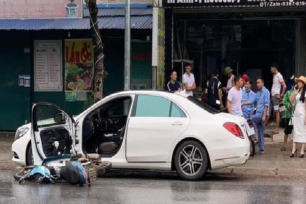 Camera vụ xe Wave tông gãy cửa Mercedes S400 ở Thái Nguyên