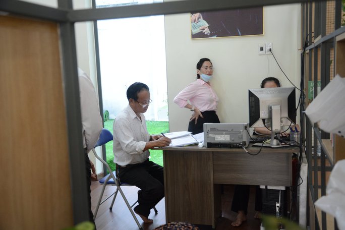 Vụ nghi vấn trẻ mầm non bị bỏ đói, bạo hành ở Đà Nẵng: Nhiều điểm bất thường tại Elm School - Ảnh 3.