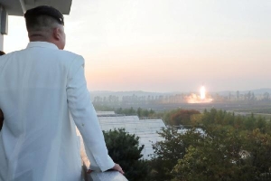 Ông Kim Jong Un giám sát diễn tập hạt nhân