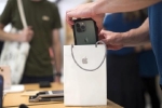 Apple lại bị phạt nặng vì bán iPhone không có sạc