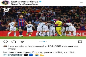 Hành động gây tranh cãi của Messi khi Barca gặp khó