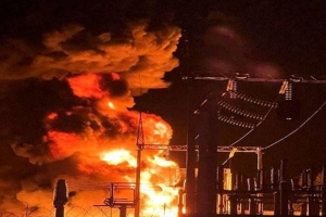 Video: Nhà máy điện Nga bốc cháy dữ dội do trúng pháo kích của Ukraine