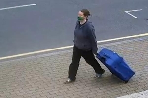 Nữ bác sĩ Anh bị cáo buộc giết người, giấu xác trong vali