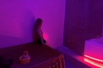 Bắt quả tang nữ nhân viên quán massage kích dục cho khách ở Đồng Nai