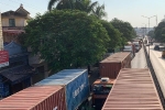 Hải Phòng: Tai nạn liên hoàn 3 xe container, gây tắc đường cả cây số